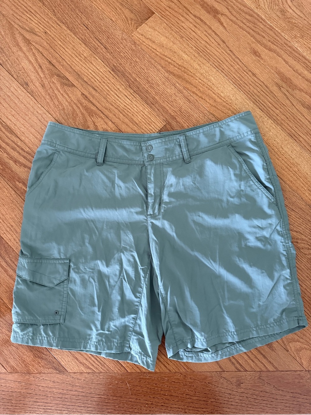 Classic Women's Cargo Shorts in Sage Green